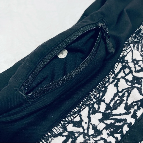 Lululemon Speed Shorts - Picture 8 of 9